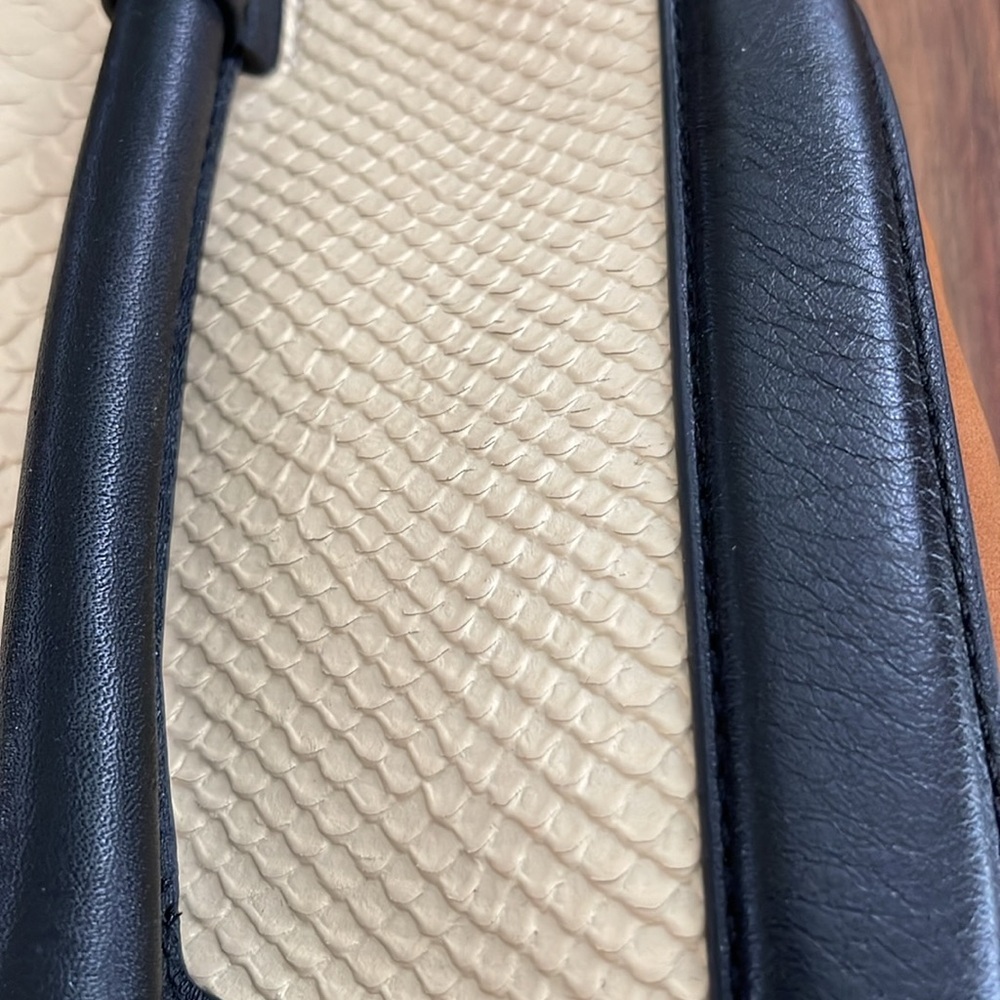 Pour La Victoire Large Butler Gorgeous Leather Tote Handbag. P1250 - Picture 5 of 16